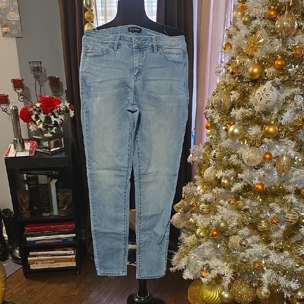 Bebe Women's Light Blue Heartbreaker Skinny Jeans - Picture 8 of 16